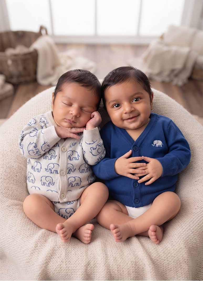 Baby cotton knit cardigan with elephant print in beige and navy